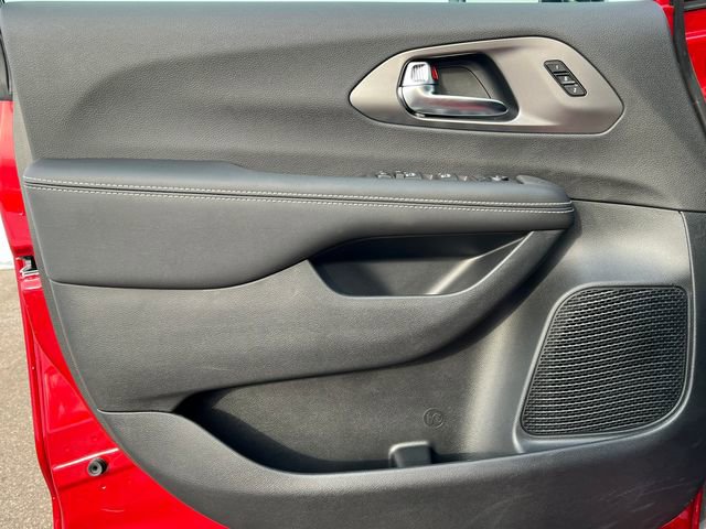New 2026 Chrysler Pacifica Select image 13
