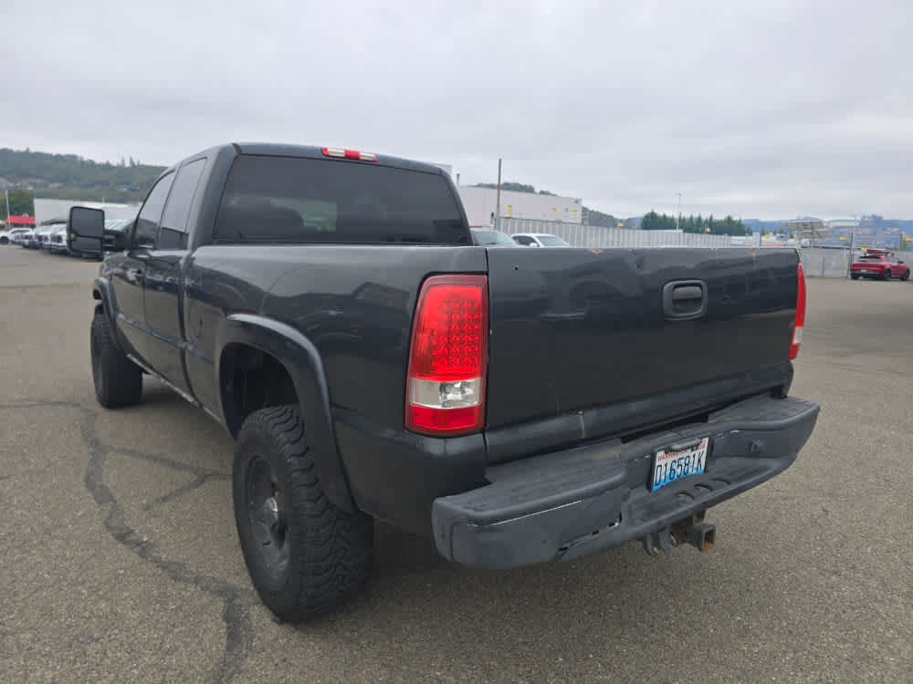 Used 2003 Chevrolet Silverado 2500 LS AWD/4WD image 9