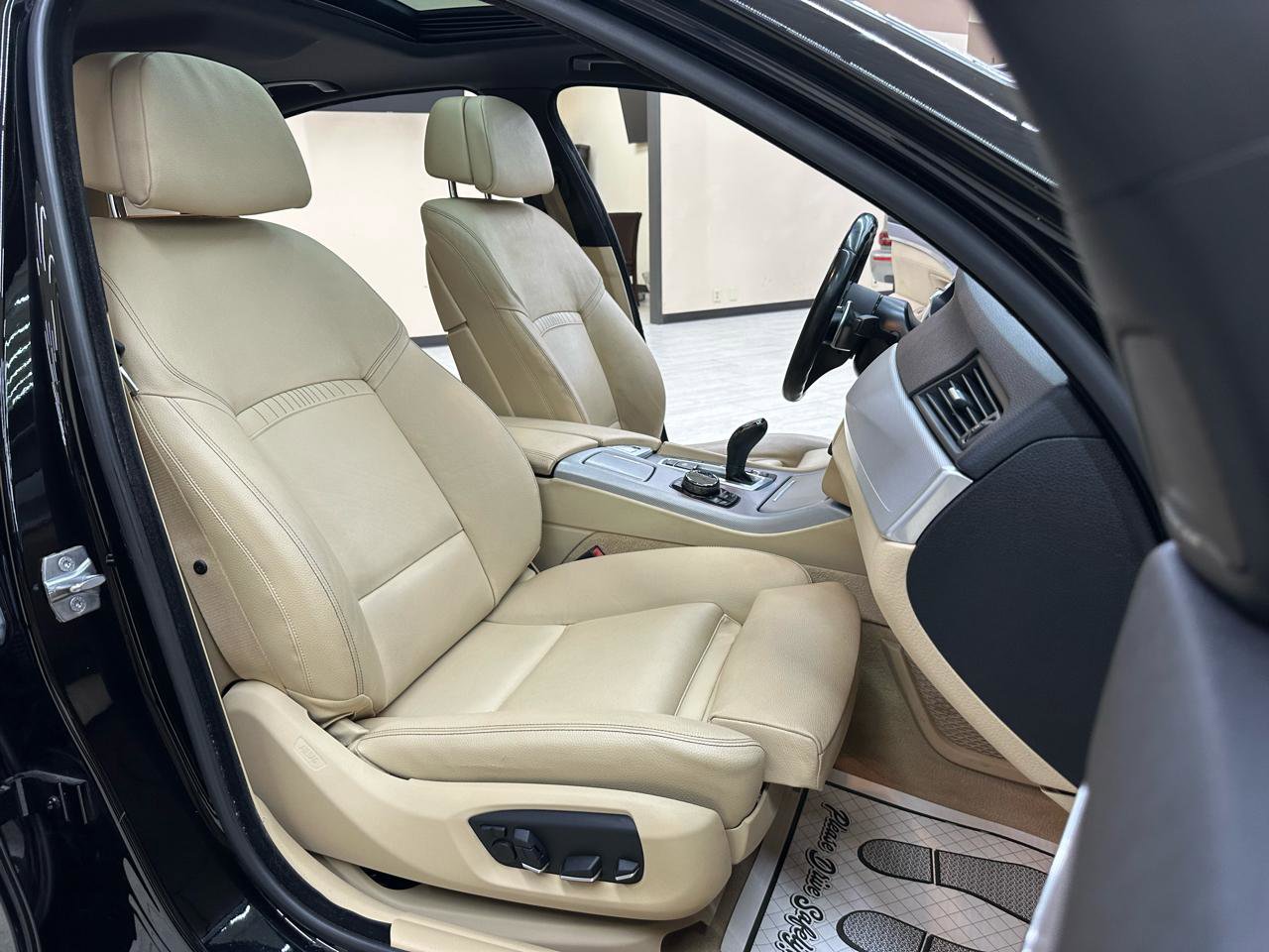 Used 2014 BMW 550i Sedan RWD image 44