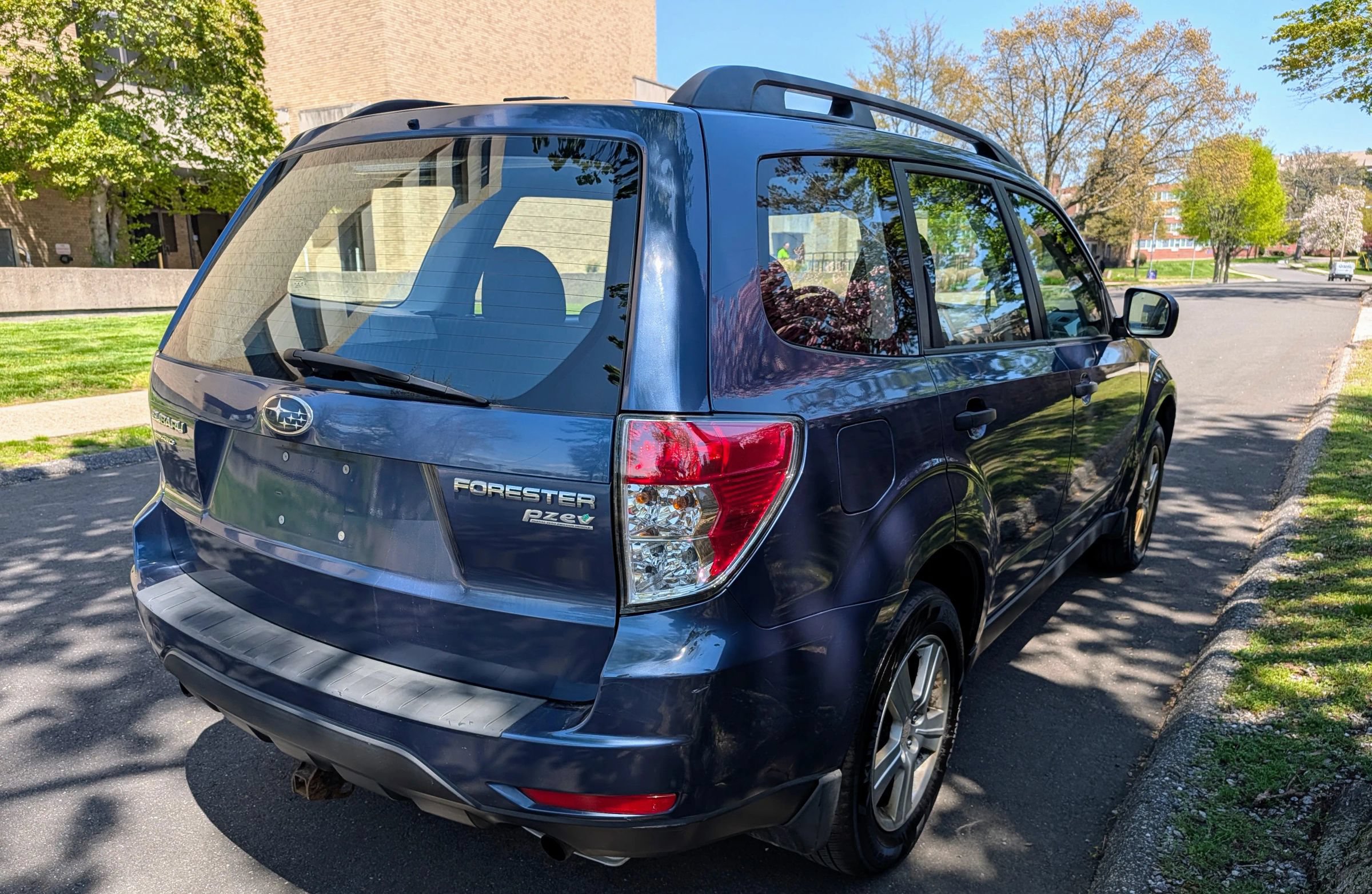 Used 2012 Subaru Forester 2.5X w/ Alloy Wheel Pkg AWD/4WD image 4