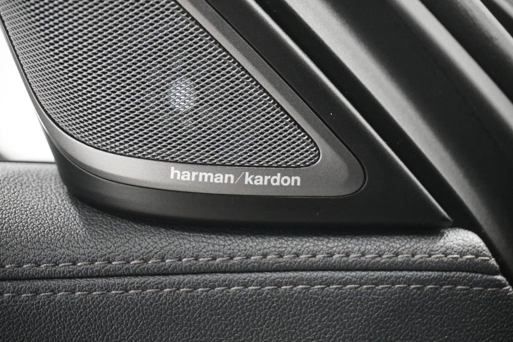 Used 2019 BMW 750i xDrive w/ M Sport Package image 10