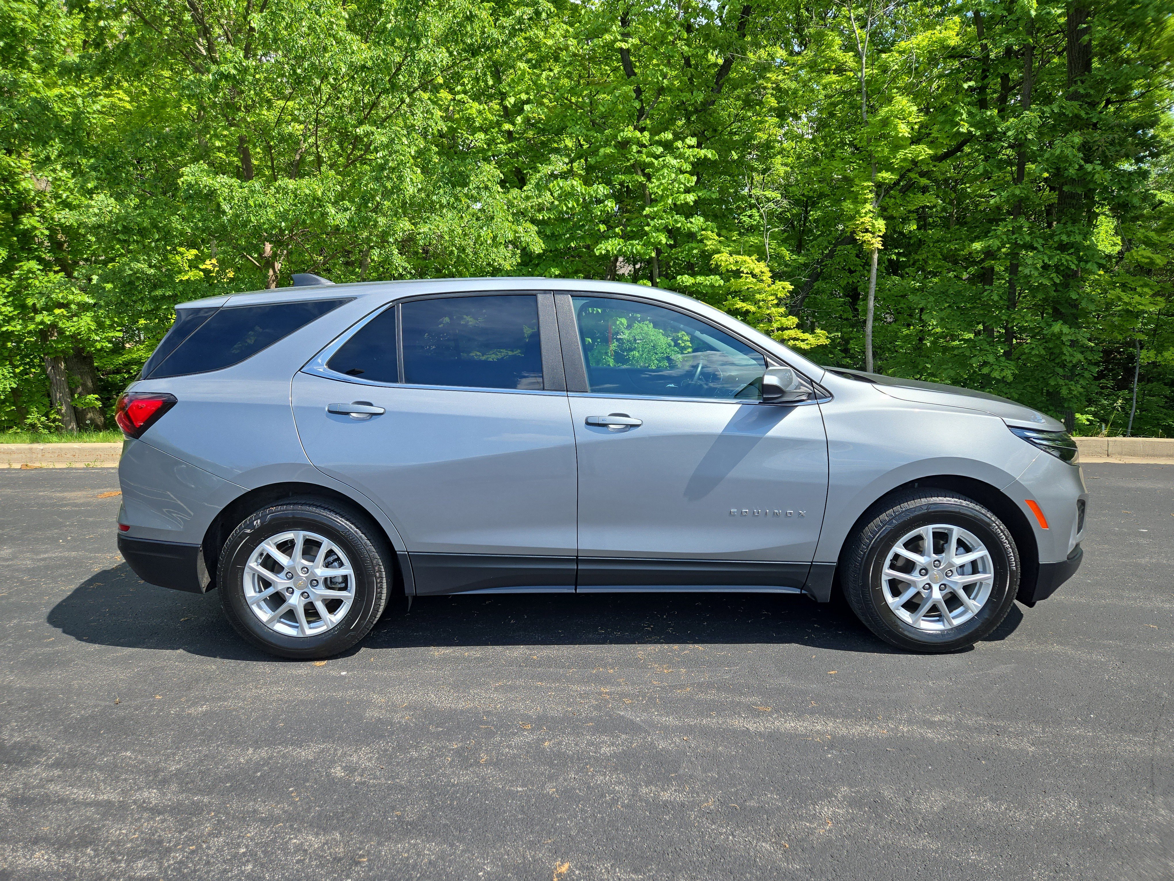 Used 2024 Chevrolet Equinox LT image 2