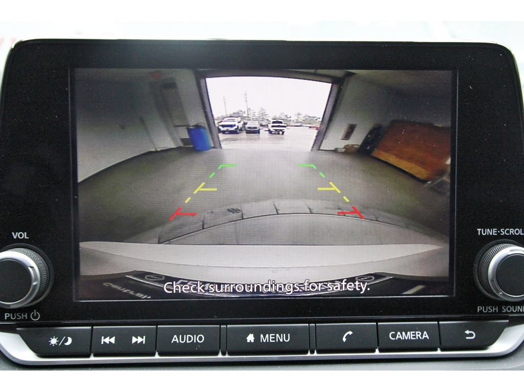 Used 2025 Nissan Rogue S FWD image 23