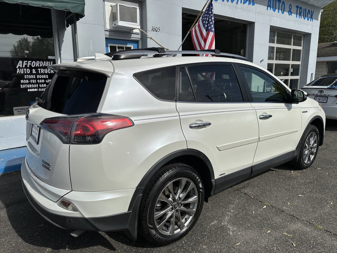 Used 2017 Toyota RAV4 Limited w/ Advanced Technology Package image 7