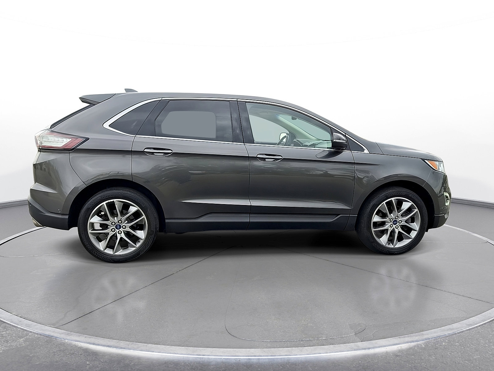 Used 2018 Ford Edge Titanium w/ Equipment Group 302A AWD/4WD image 9