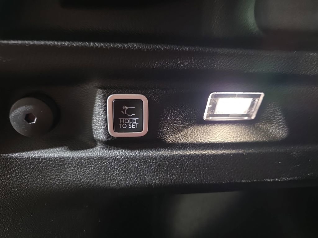 Used 2024 Jeep Grand Cherokee L Limited w/ Luxury Tech Group II image 15