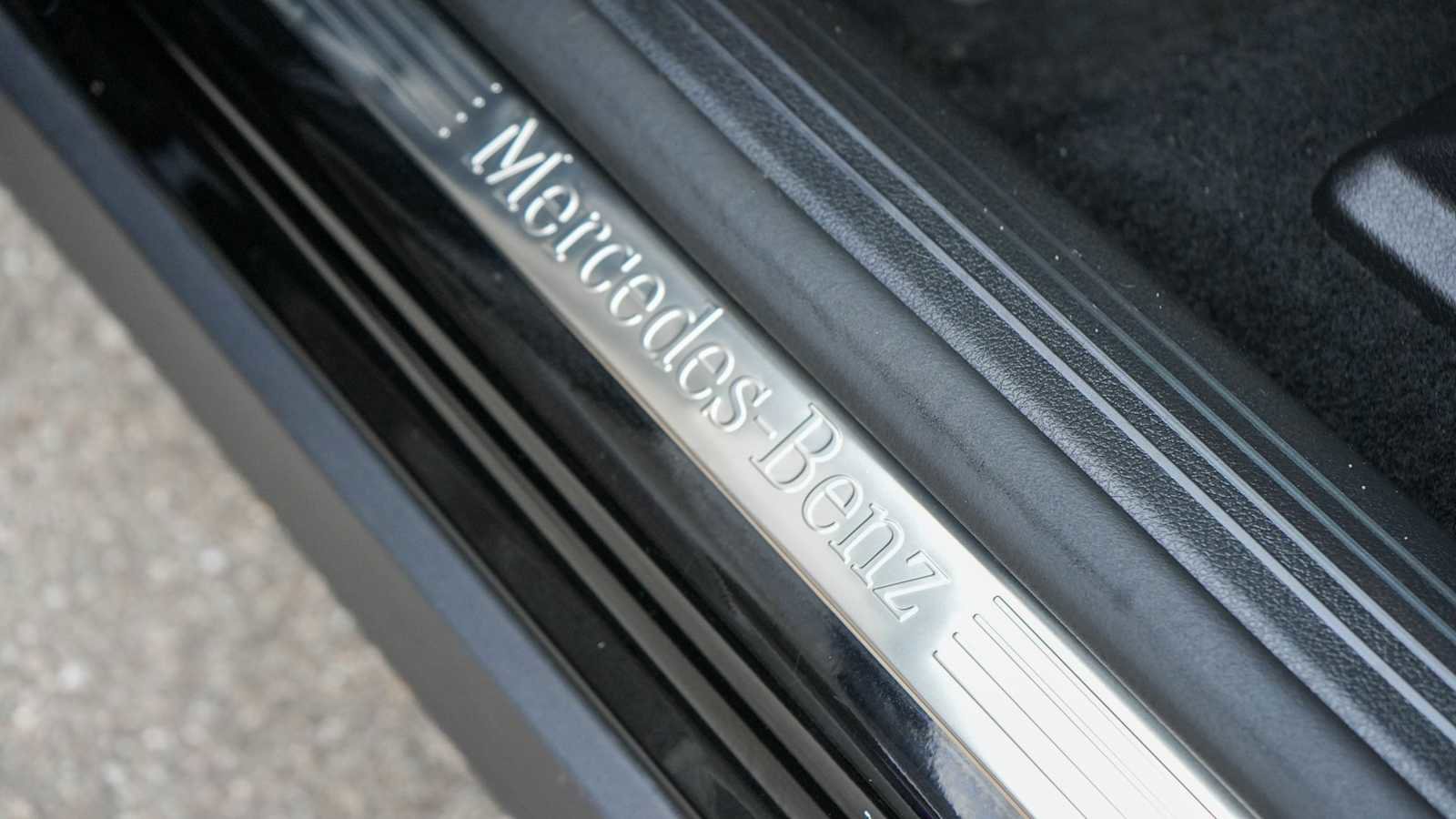 Certified 2022 Mercedes-Benz EQB 300 4MATIC w/ Exclusive Package image 18