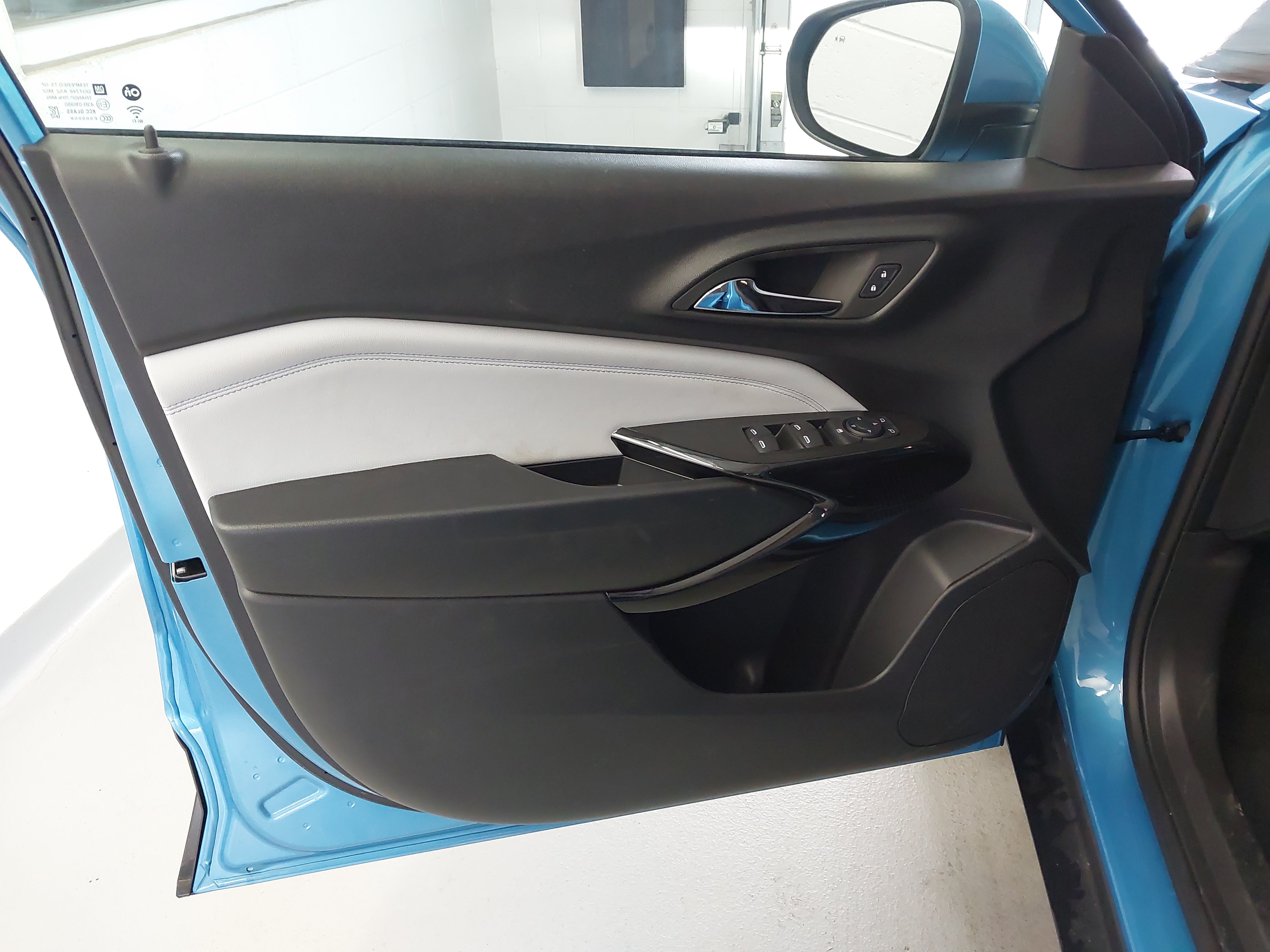 Used 2025 Chevrolet Trax LT w/ Driver Confidence Package FWD image 25