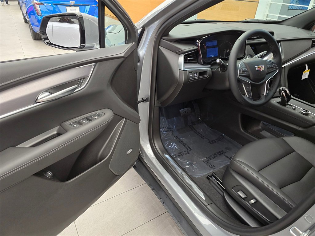 New 2025 Cadillac XT5 Luxury image 19