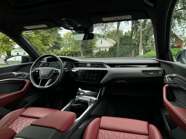 Used 2023 Audi e-tron S Prestige image 24