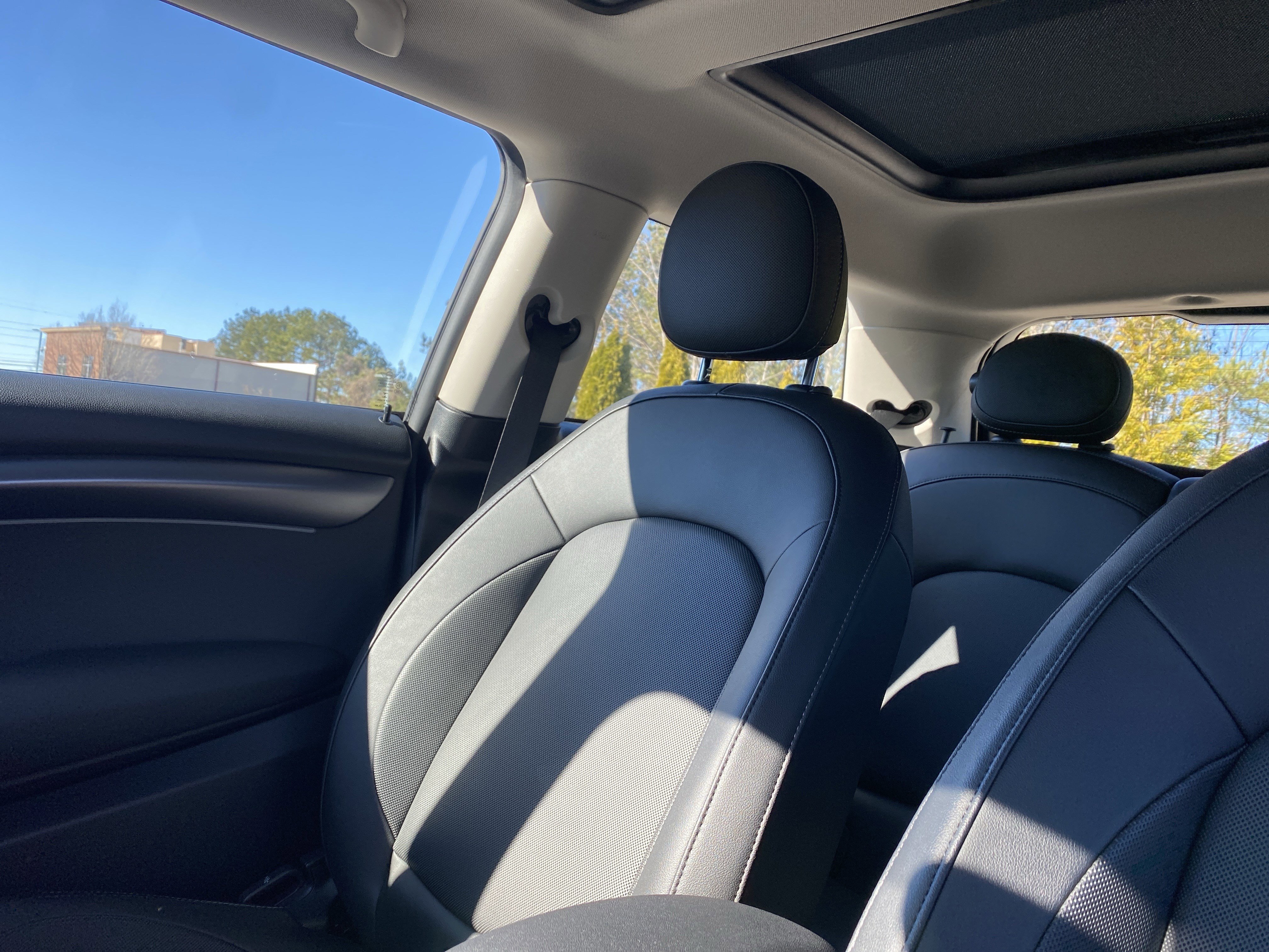 Used 2023 MINI Cooper 2-Door Hardtop image 19