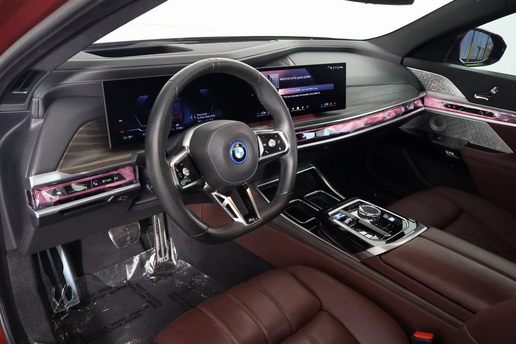 Used 2023 BMW i7 xDrive60 w/ Parking Assistance Package AWD/4WD image 7