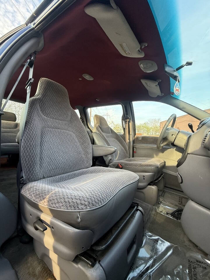 Used 2000 Plymouth Voyager FWD image 17