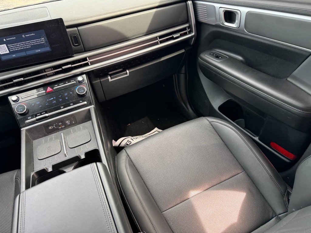 Used 2025 Hyundai Santa Fe SEL FWD image 17