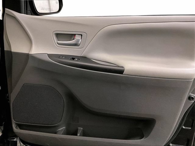 Used 2018 Toyota Sienna LE FWD image 24