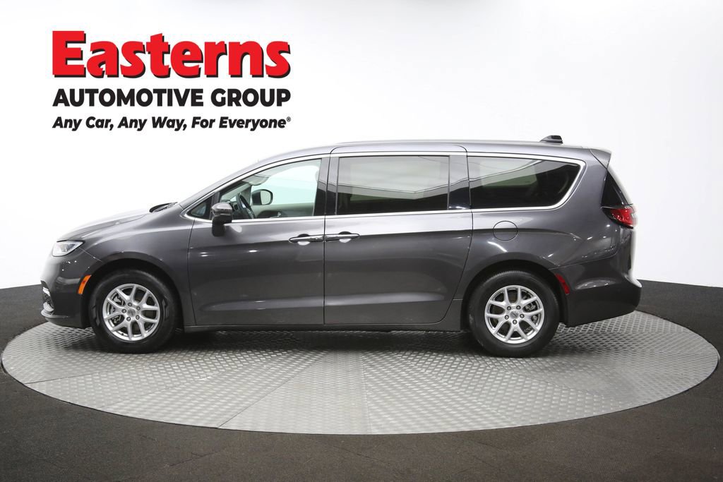 Used 2023 Chrysler Pacifica Touring-L image 61
