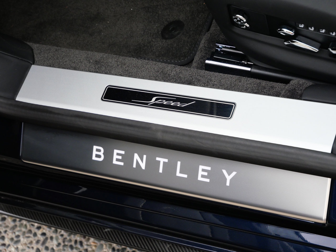 Used 2025 Bentley Flying Spur Plug-In Hybrid AWD/4WD image 20