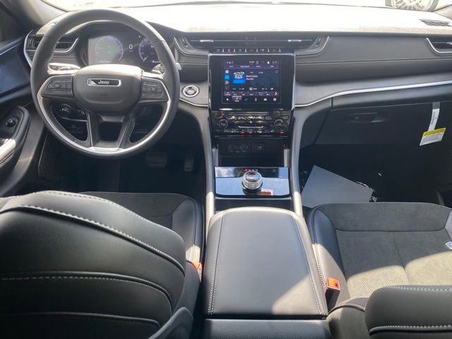 New 2025 Jeep Grand Cherokee Altitude w/ Trailer Tow Package image 33