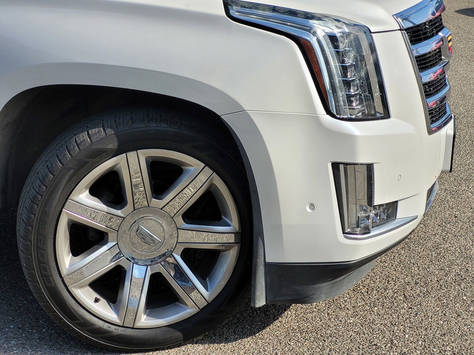 Used 2017 Cadillac Escalade Luxury AWD/4WD image 16