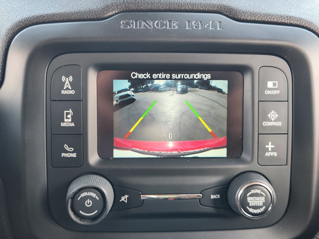 Used 2017 Jeep Renegade Latitude w/ Advanced Technology Group FWD image 18