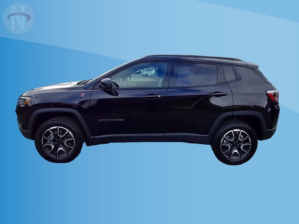 Used 2025 Jeep Compass Trailhawk AWD/4WD image 5