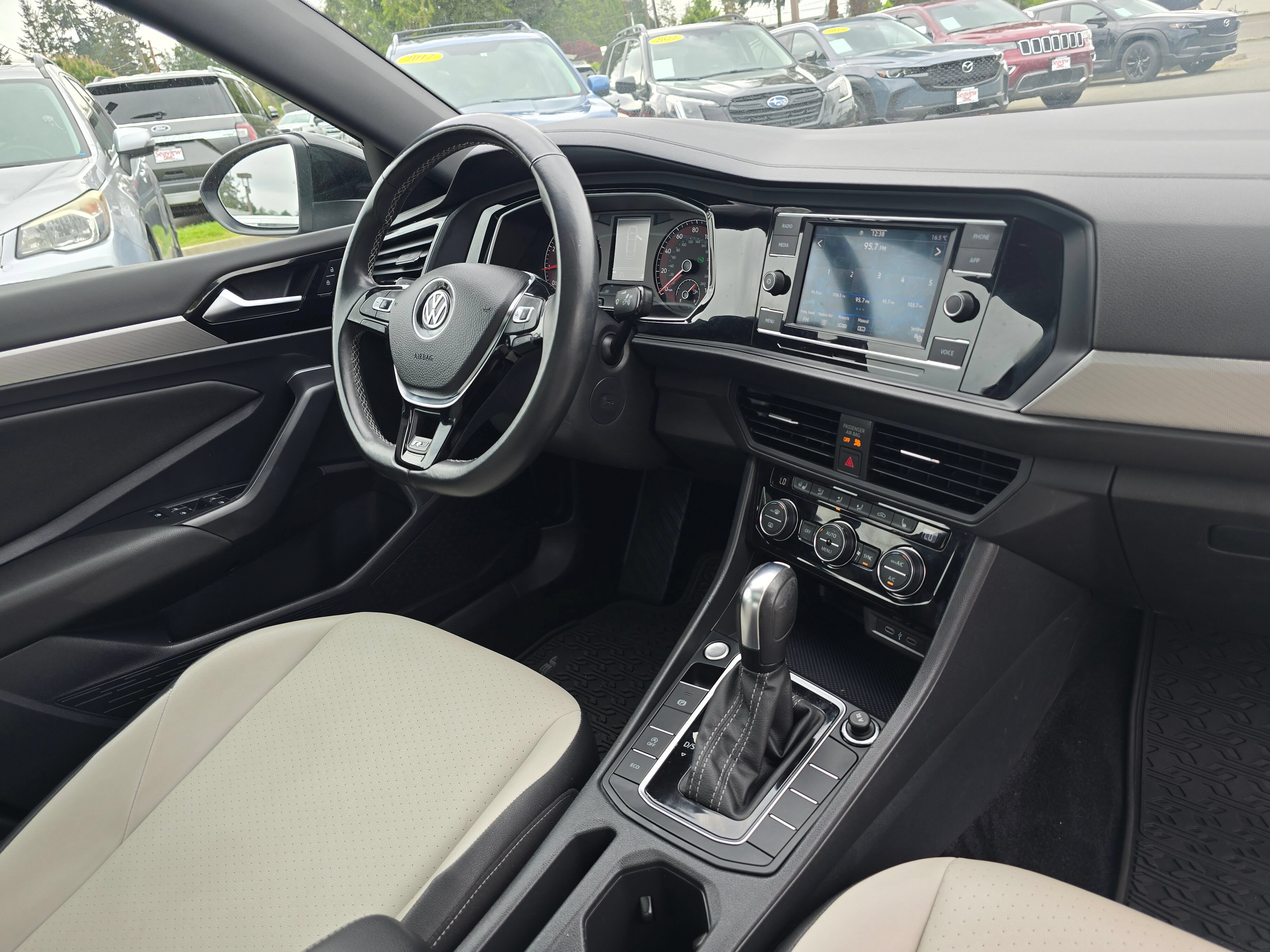 Used 2021 Volkswagen Jetta R-Line FWD image 10