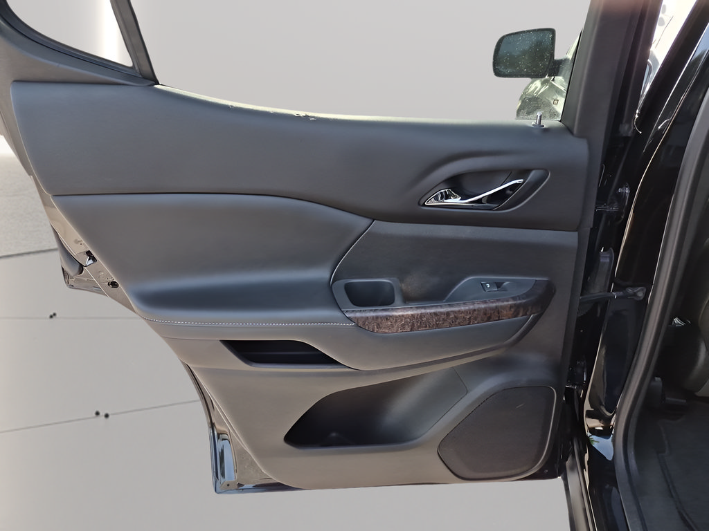Used 2021 GMC Acadia Denali w/ Denali Technology Package FWD image 37
