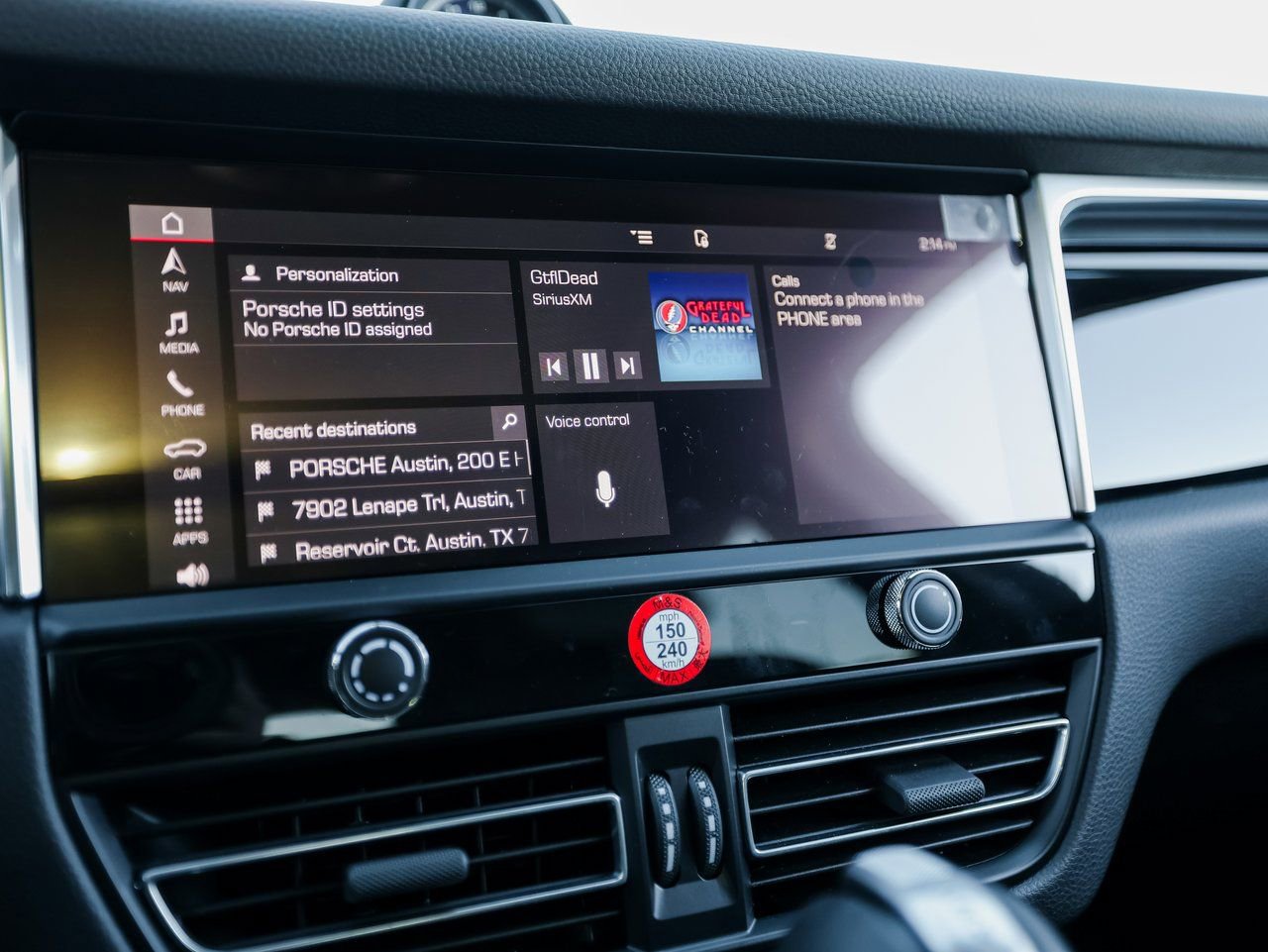 Certified 2025 Porsche Macan image 18