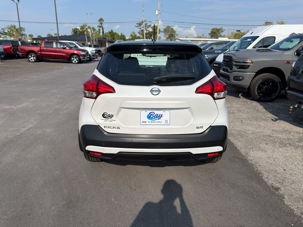 Used 2018 Nissan Kicks SR FWD image 3