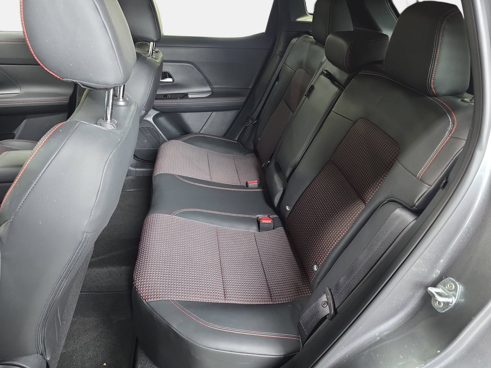 Used 2025 Nissan Kicks SR FWD image 13