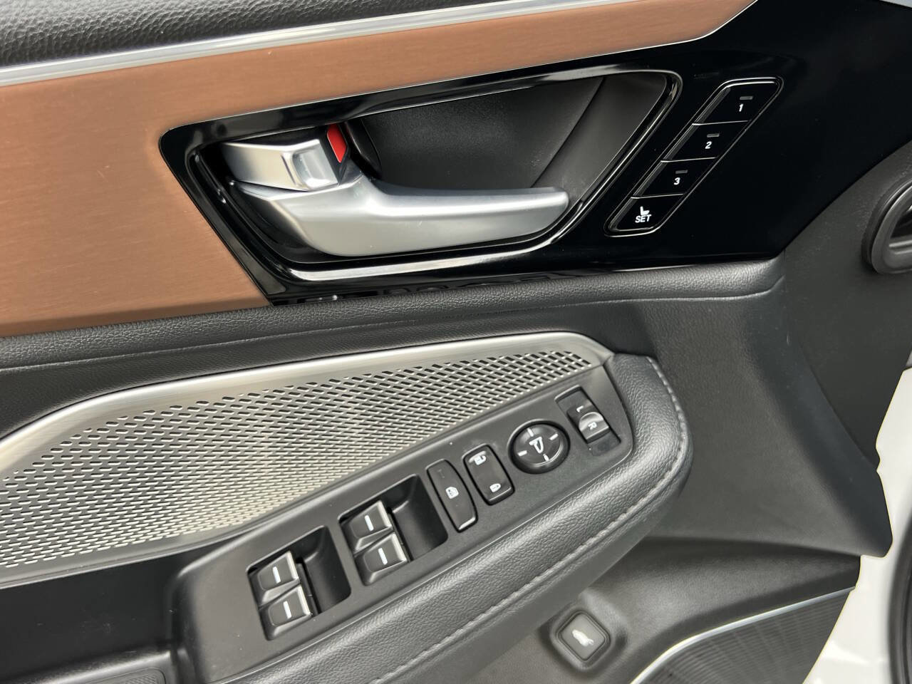 Used 2022 Acura MDX SH-AWD image 16