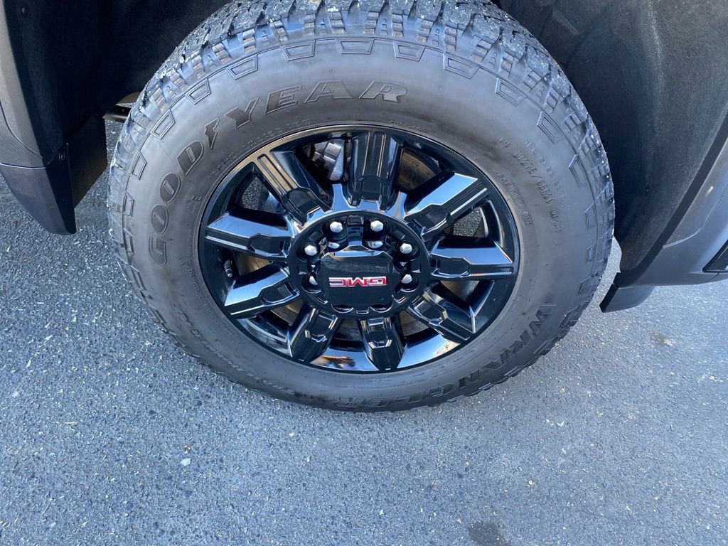 Used 2025 GMC Sierra 2500 AT4 image 10