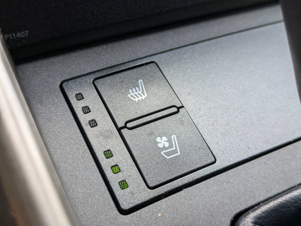 Used 2018 Lexus IS 300 AWD w/ Comfort Package image 19