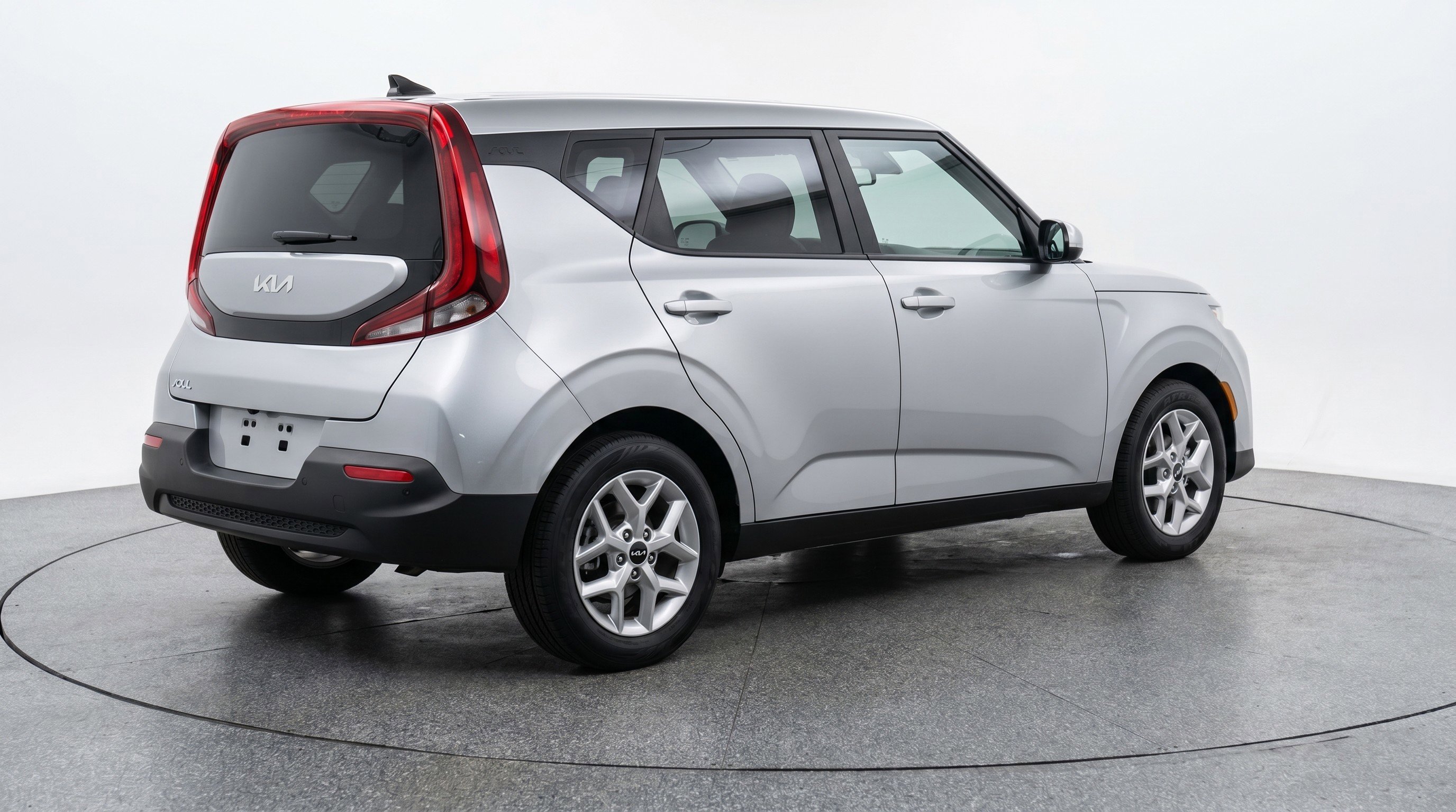 Used 2025 Kia Soul LX w/ LX Technology Package FWD image 9