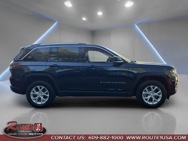 Used 2023 Jeep Grand Cherokee Limited AWD/4WD image 2