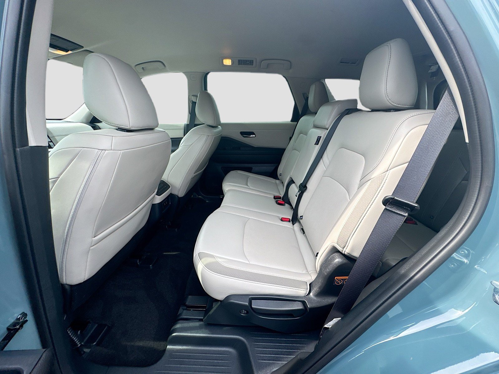 Used 2026 Nissan Pathfinder SL FWD image 25