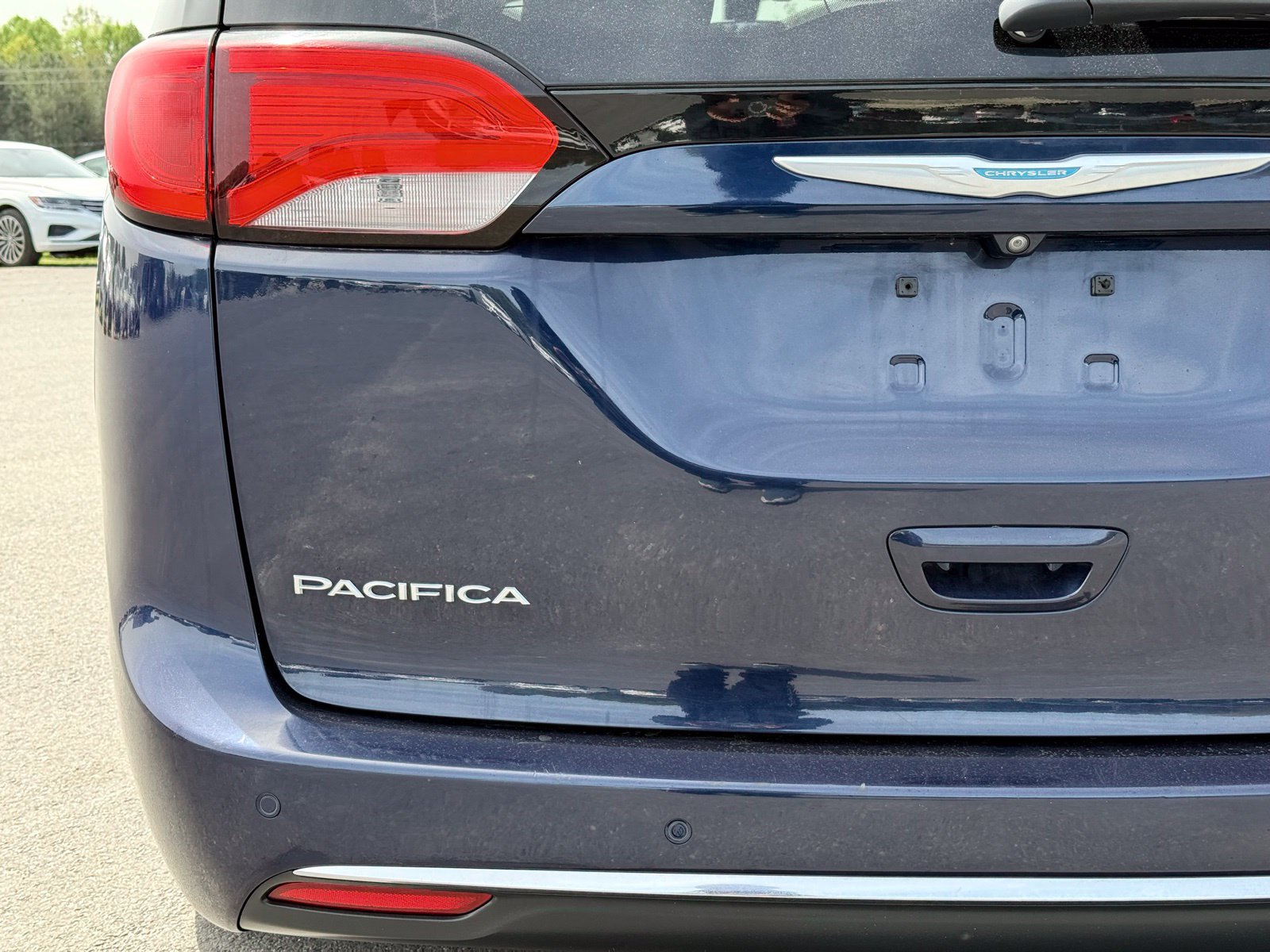 Used 2018 Chrysler Pacifica Touring Plus FWD image 12