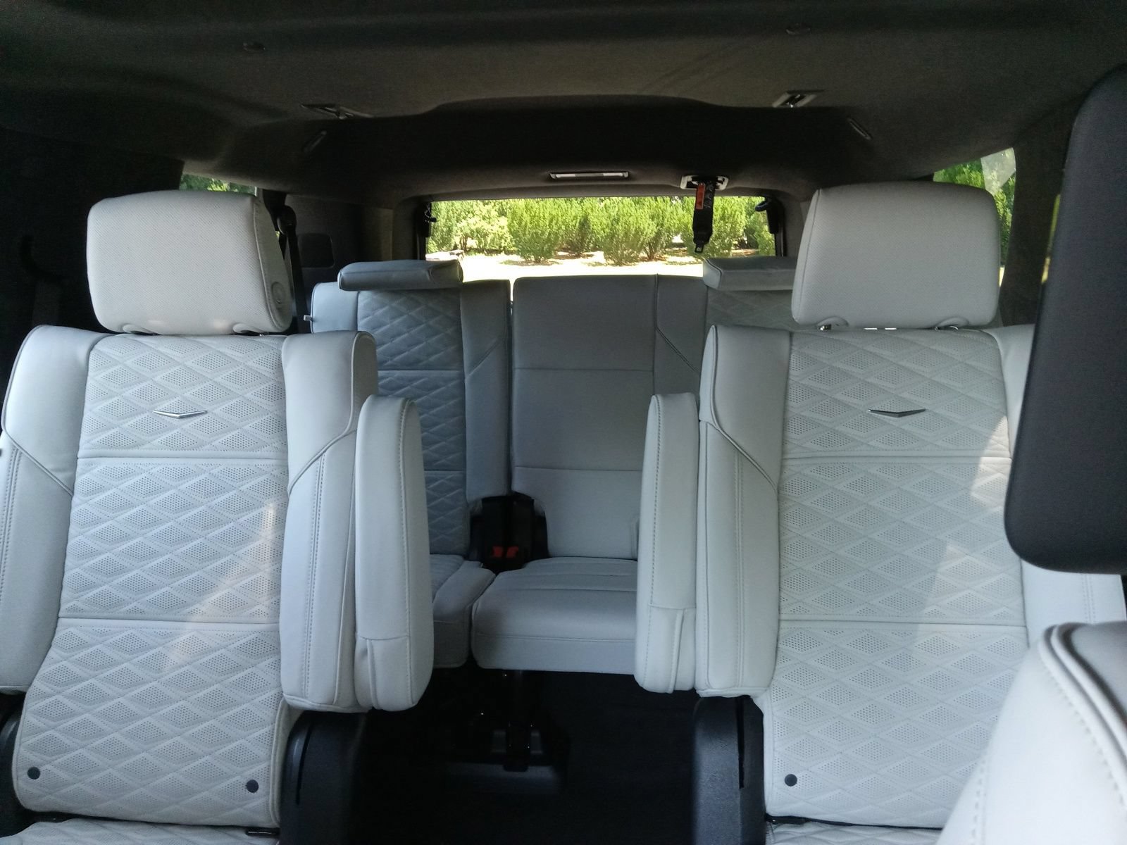 New 2026 Cadillac Escalade Platinum Sport w/ LPO, ONYX Package AWD/4WD image 23