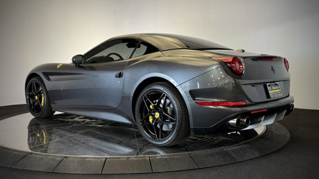 Used 2015 Ferrari California T image 2