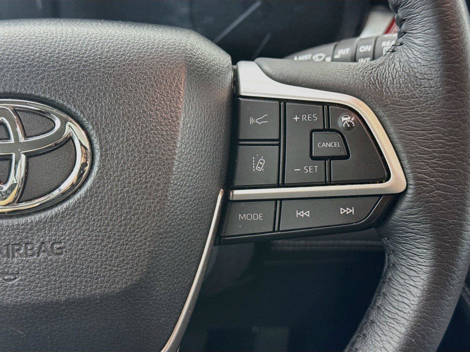 Certified 2025 Toyota Sienna XLE FWD image 20
