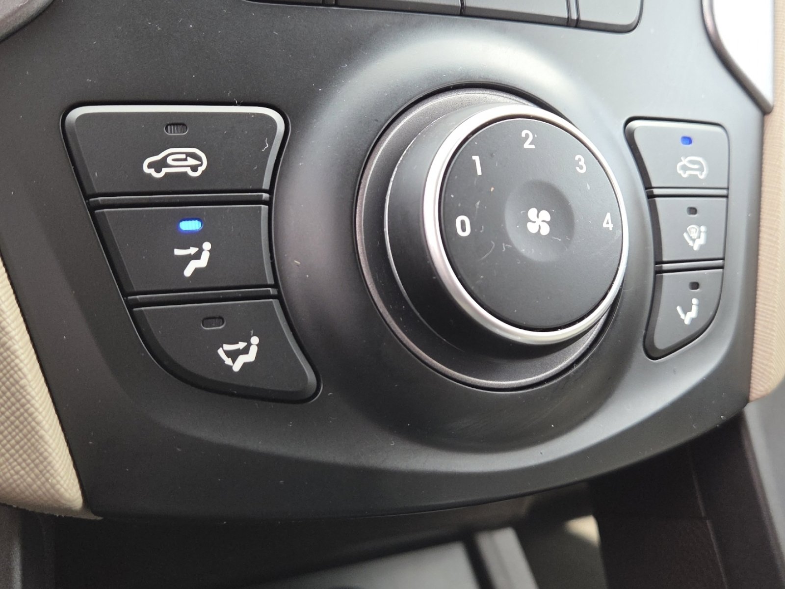 Used 2015 Hyundai Santa Fe Sport w/ Option Group 02 image 27