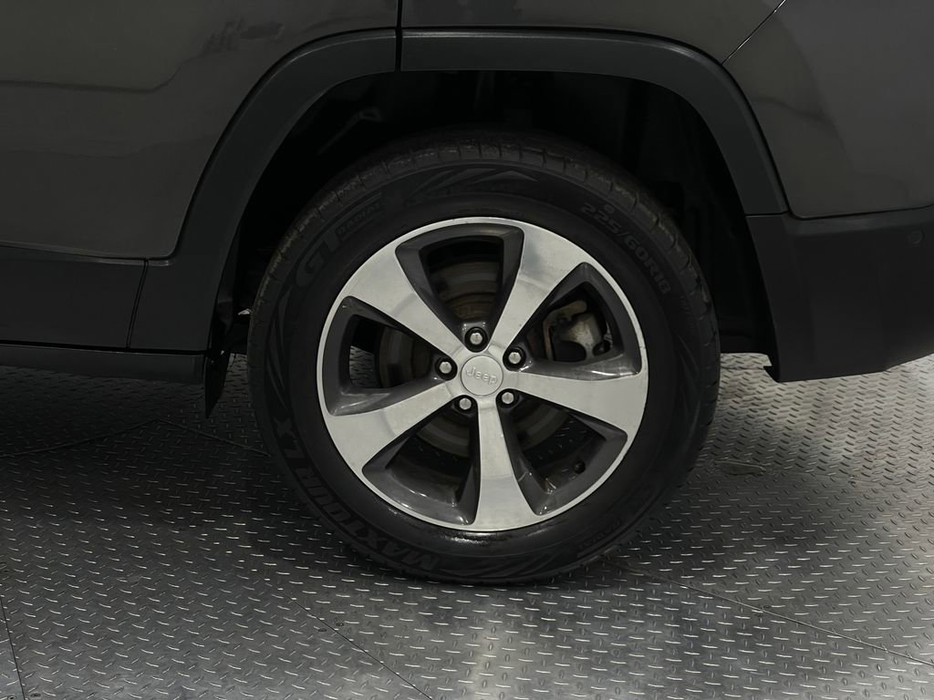 Used 2021 Jeep Cherokee Limited image 34