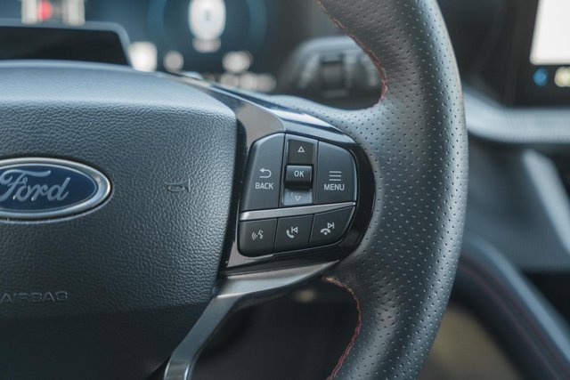 Used 2025 Ford Explorer ST-Line w/ ST-Line Street Pack image 31