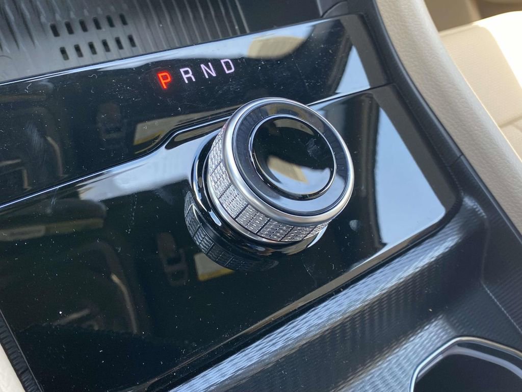 New 2026 Jeep Grand Cherokee Limited w/ Luxury Tech Group II RWD image 26