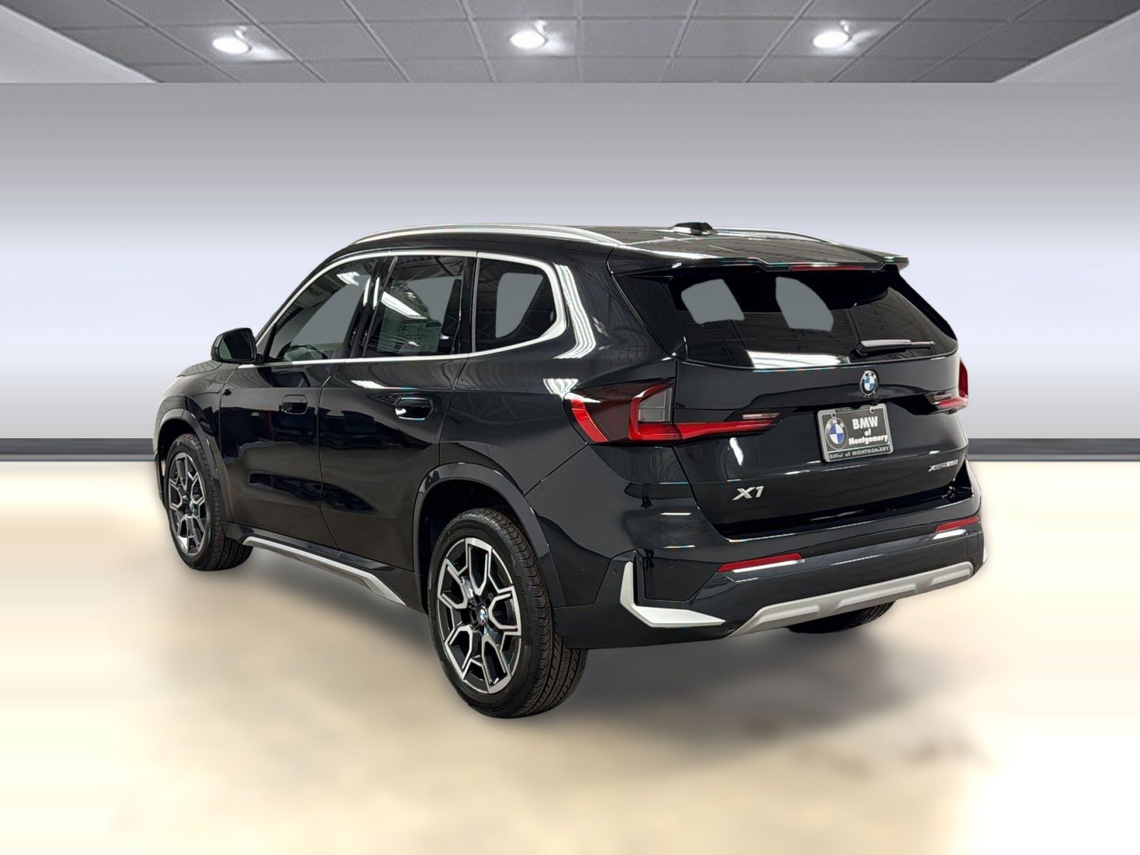Used 2026 BMW X1 xDrive28i w/ Technology Package AWD/4WD image 3