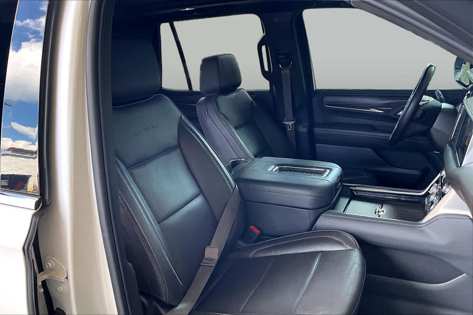 Used 2023 GMC Yukon Denali w/ Max Trailering Package AWD/4WD image 9