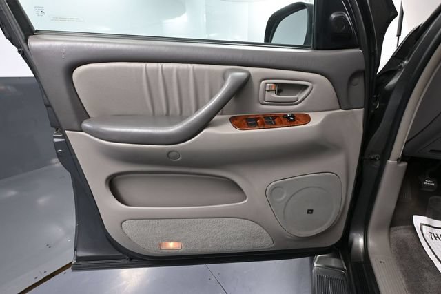 Used 2005 Toyota Sequoia Limited AWD/4WD image 16