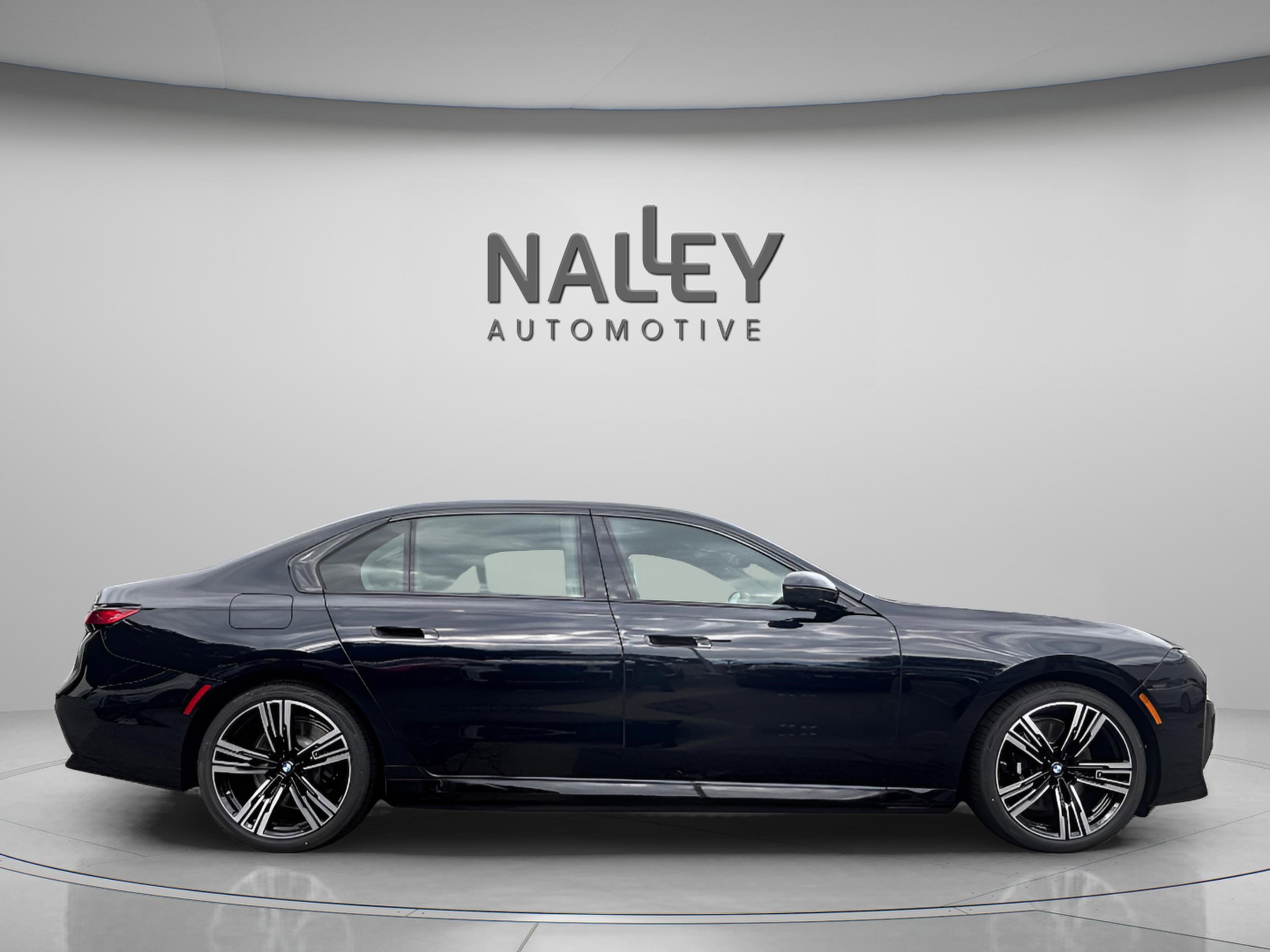 New 2026 BMW 750e xDrive image 4