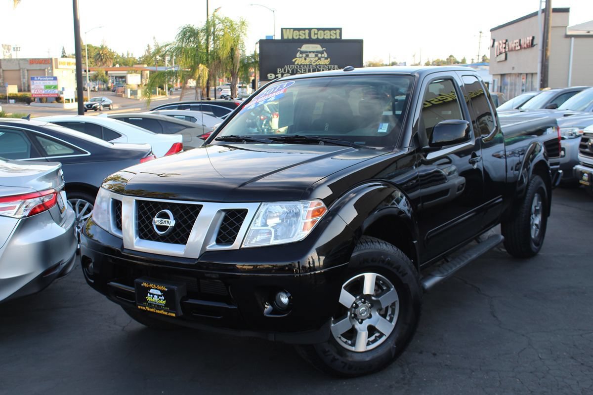 Used 2013 Nissan Frontier PRO-4X AWD/4WD image 2