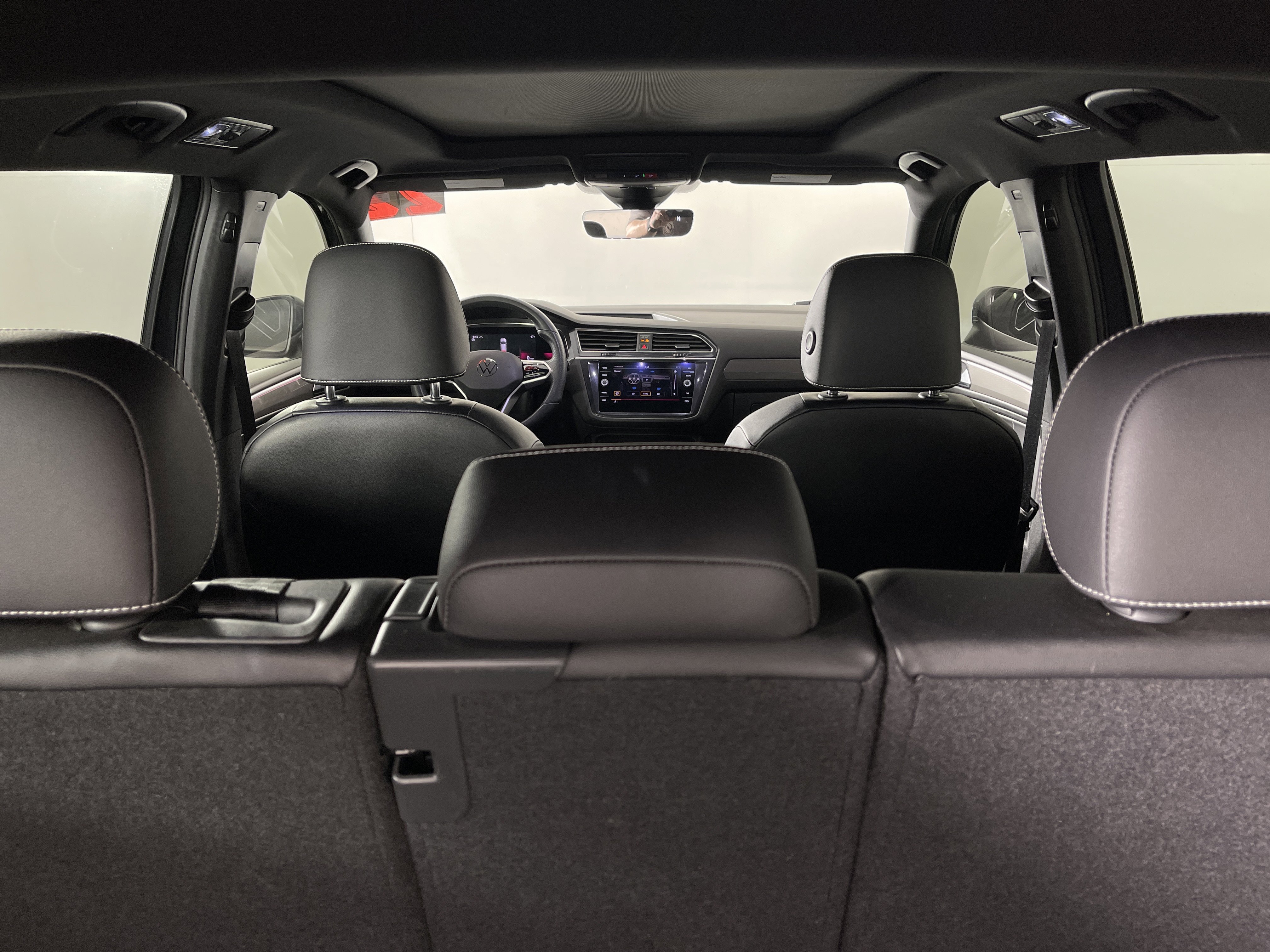 Used 2022 Volkswagen Tiguan SE R-Line image 16